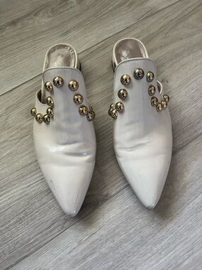 Attilio Giusti Leombruni Cream Pointed Mule with Gold Studs